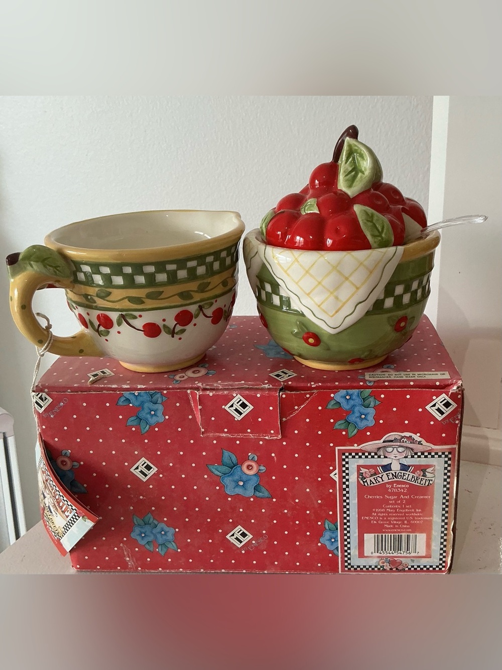 New in box vintage Mary Engelbreit Green and Red Ceramic Sugar Bowl and creamer